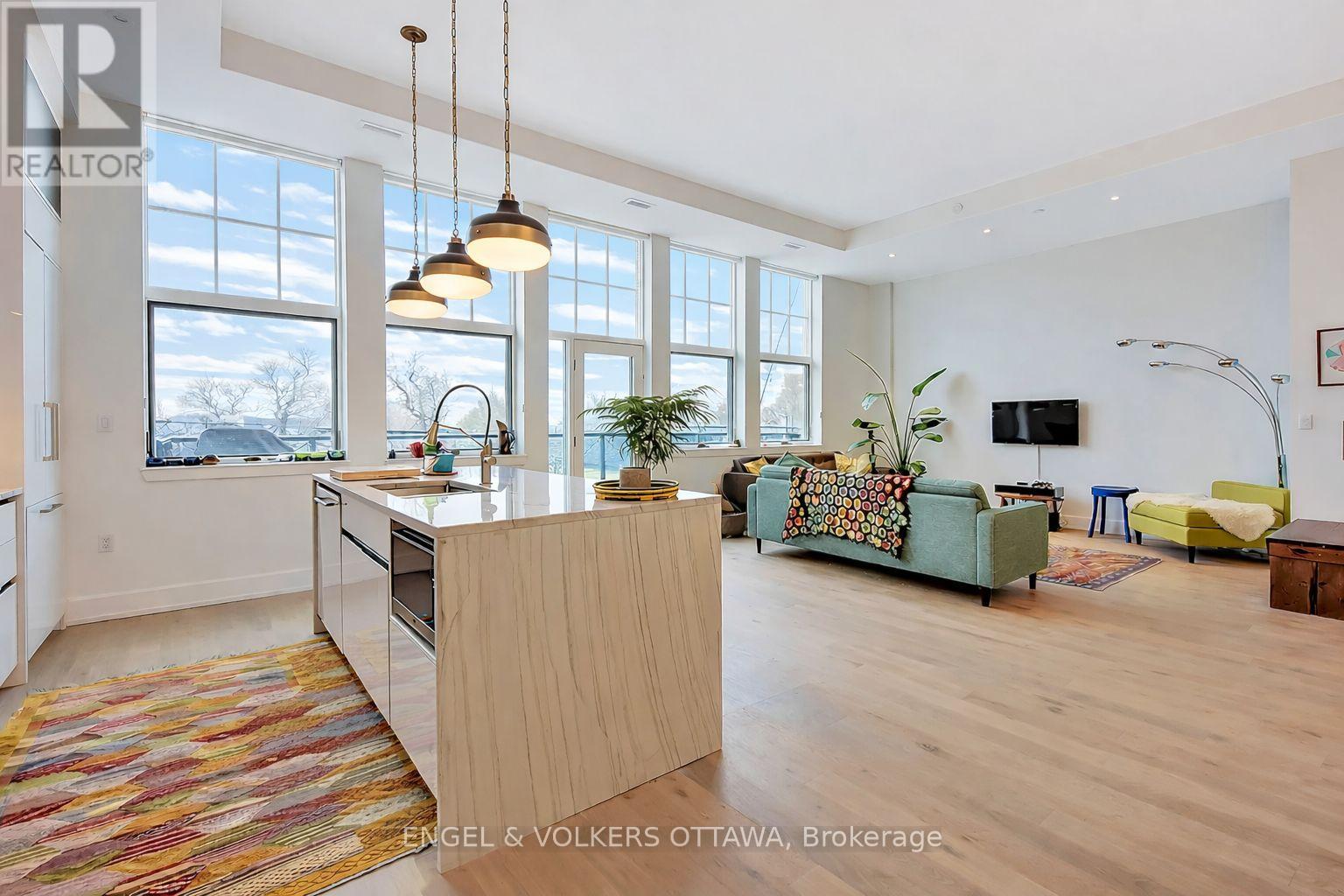 202 - 12 Stirling Avenue