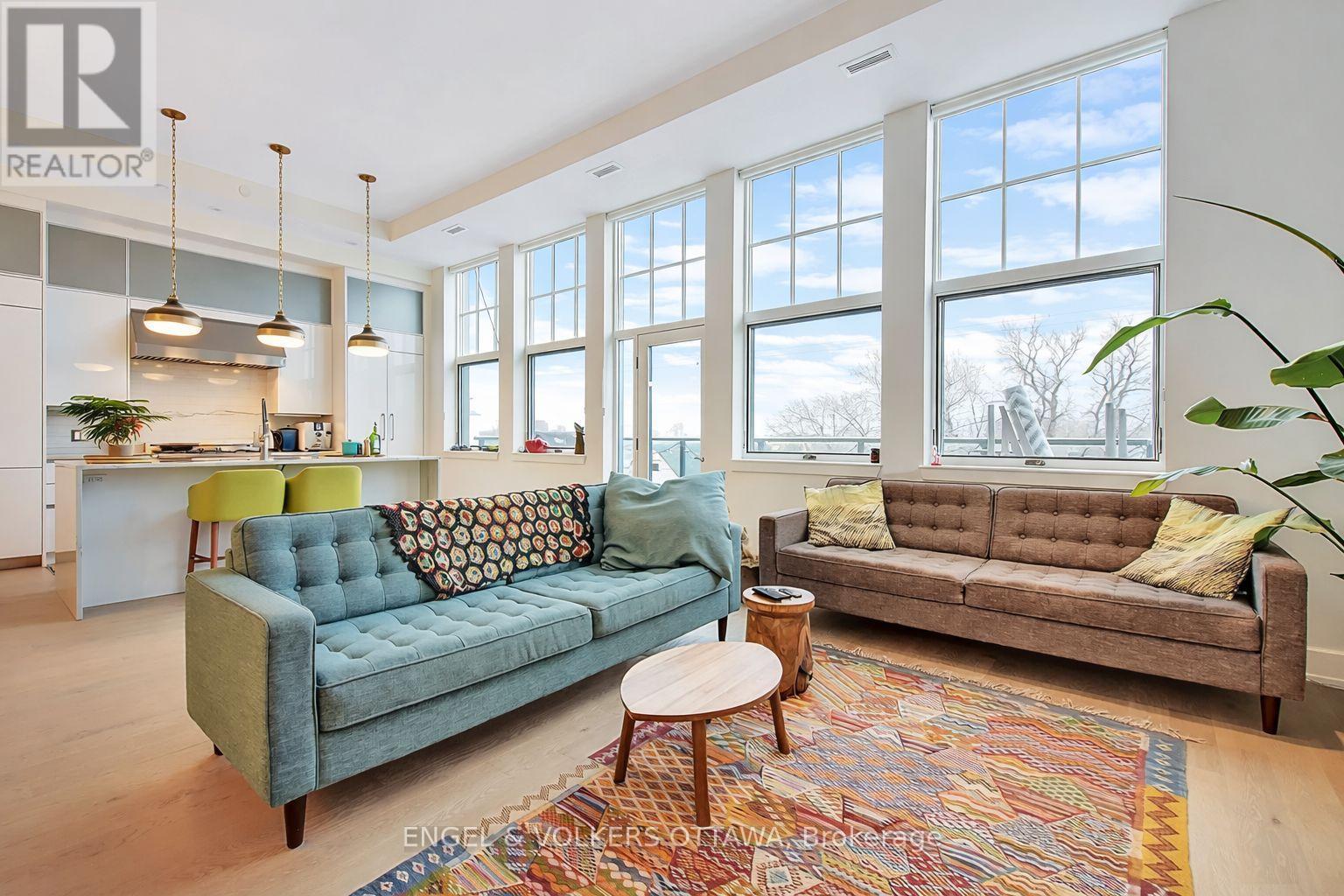 202 - 12 Stirling Avenue