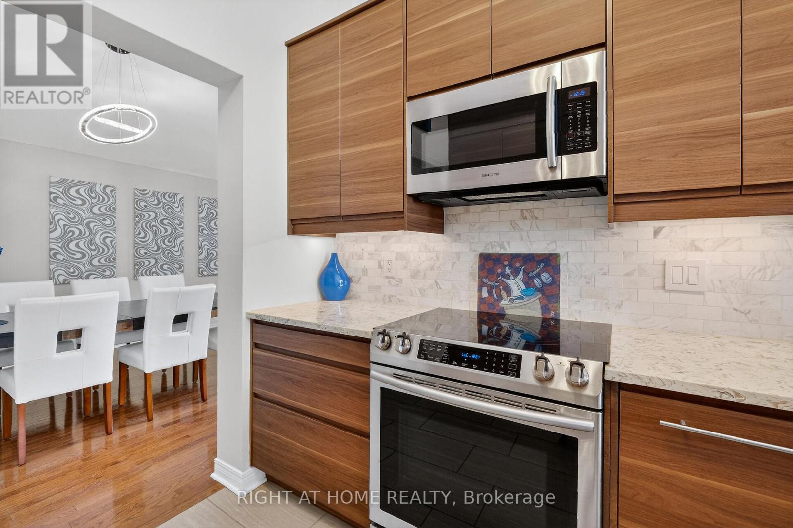 98 Waterthrush Crescent