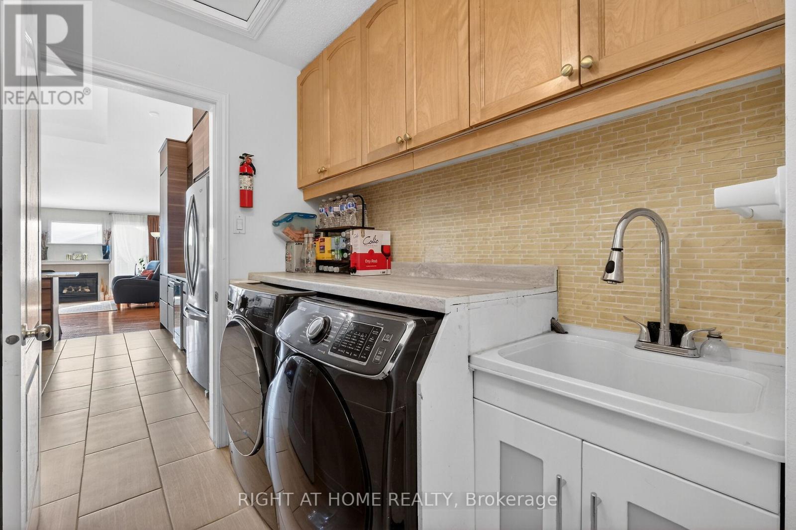 98 Waterthrush Crescent