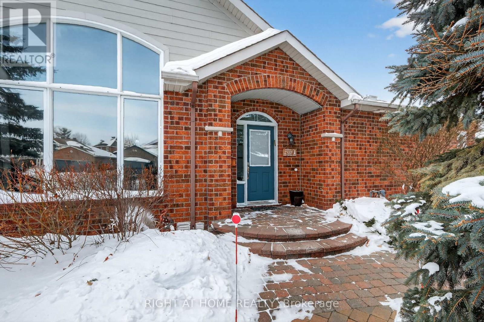 98 Waterthrush Crescent