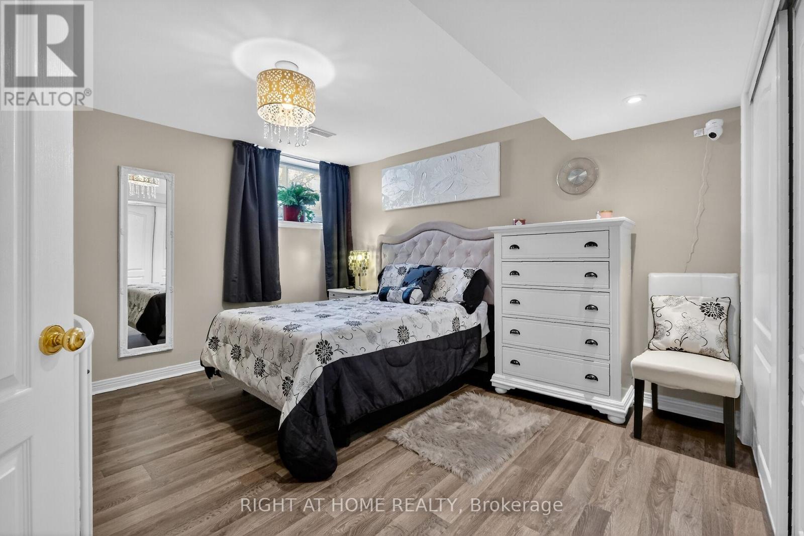 98 Waterthrush Crescent