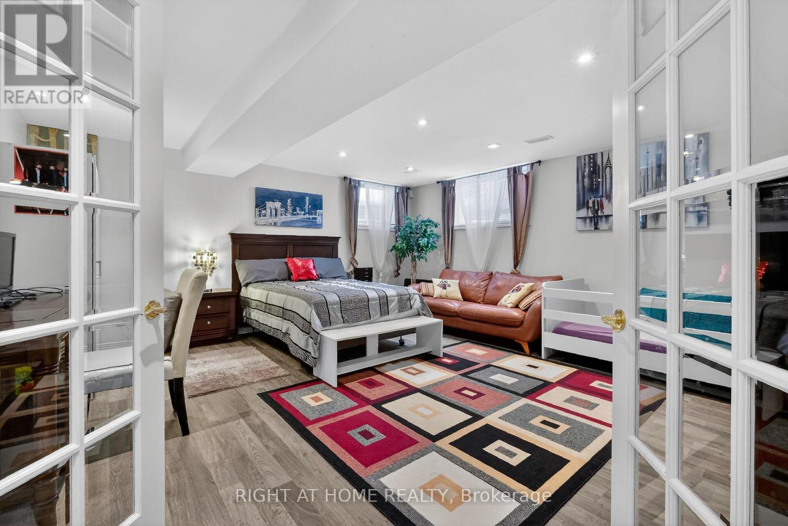 98 Waterthrush Crescent