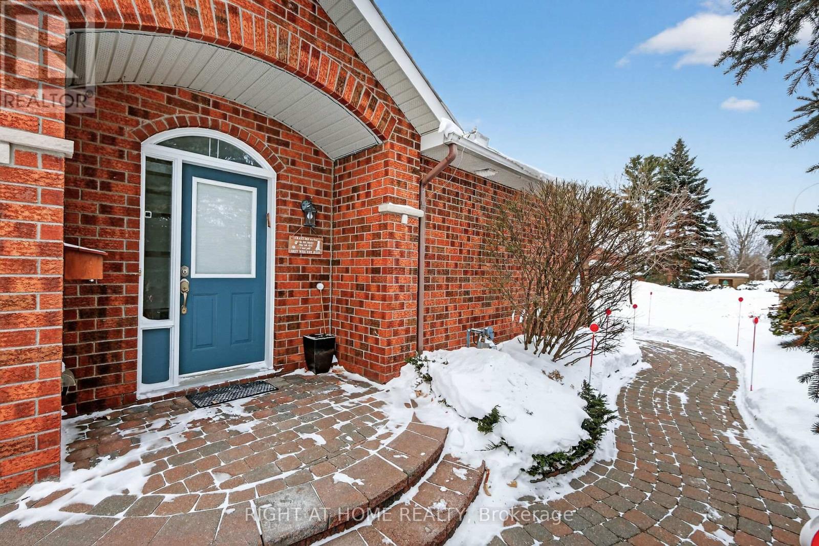 98 Waterthrush Crescent