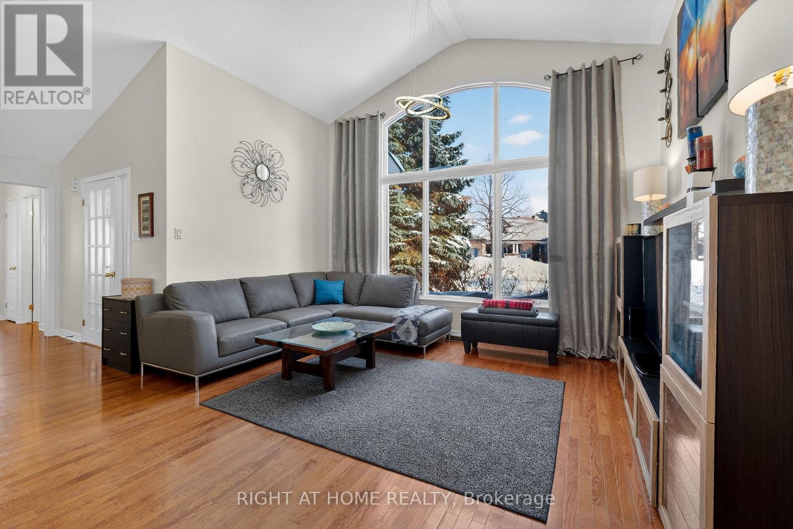 98 Waterthrush Crescent