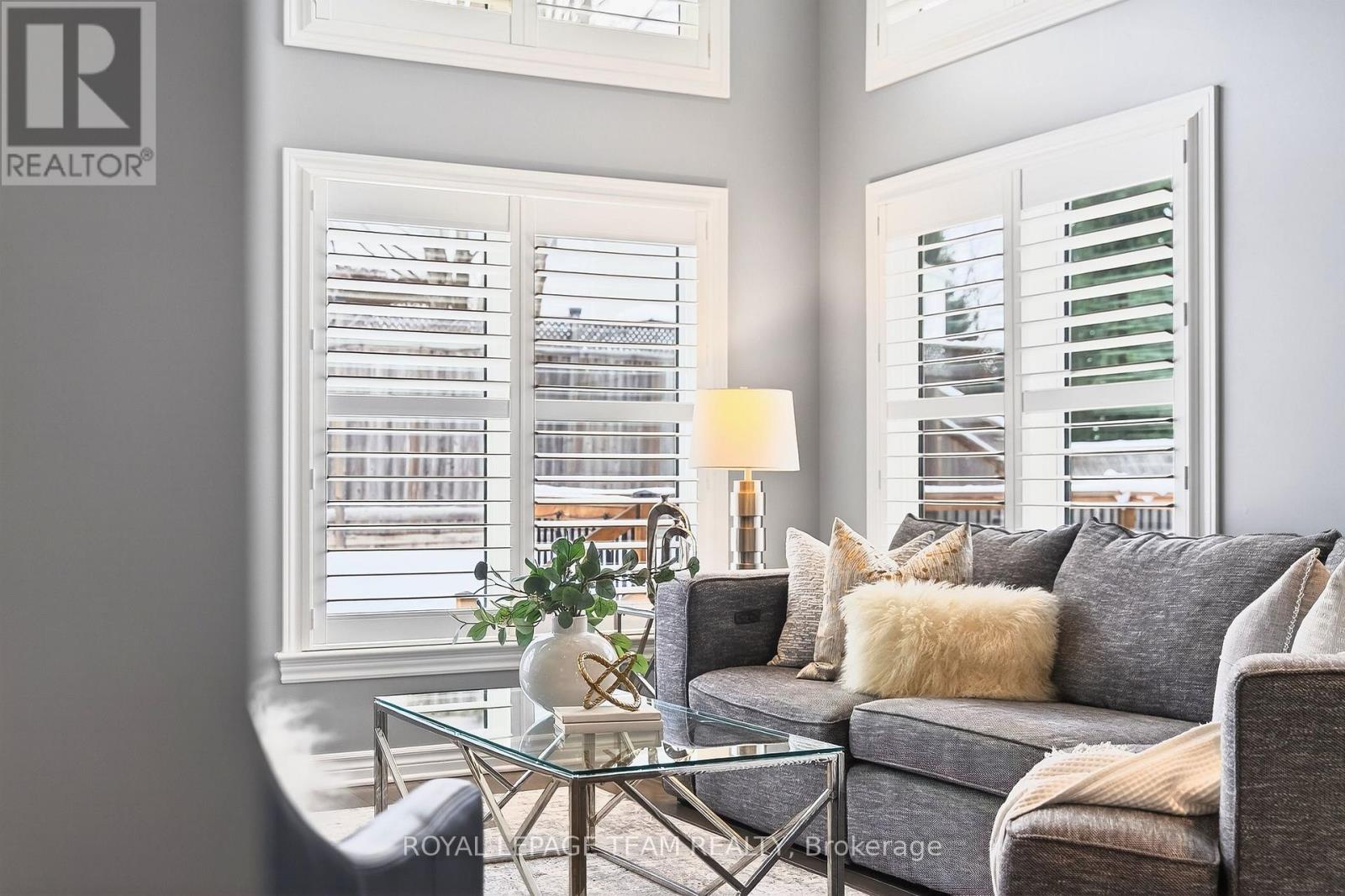 834 Rockson Crescent