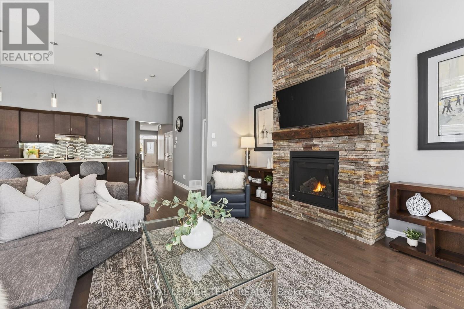 834 Rockson Crescent