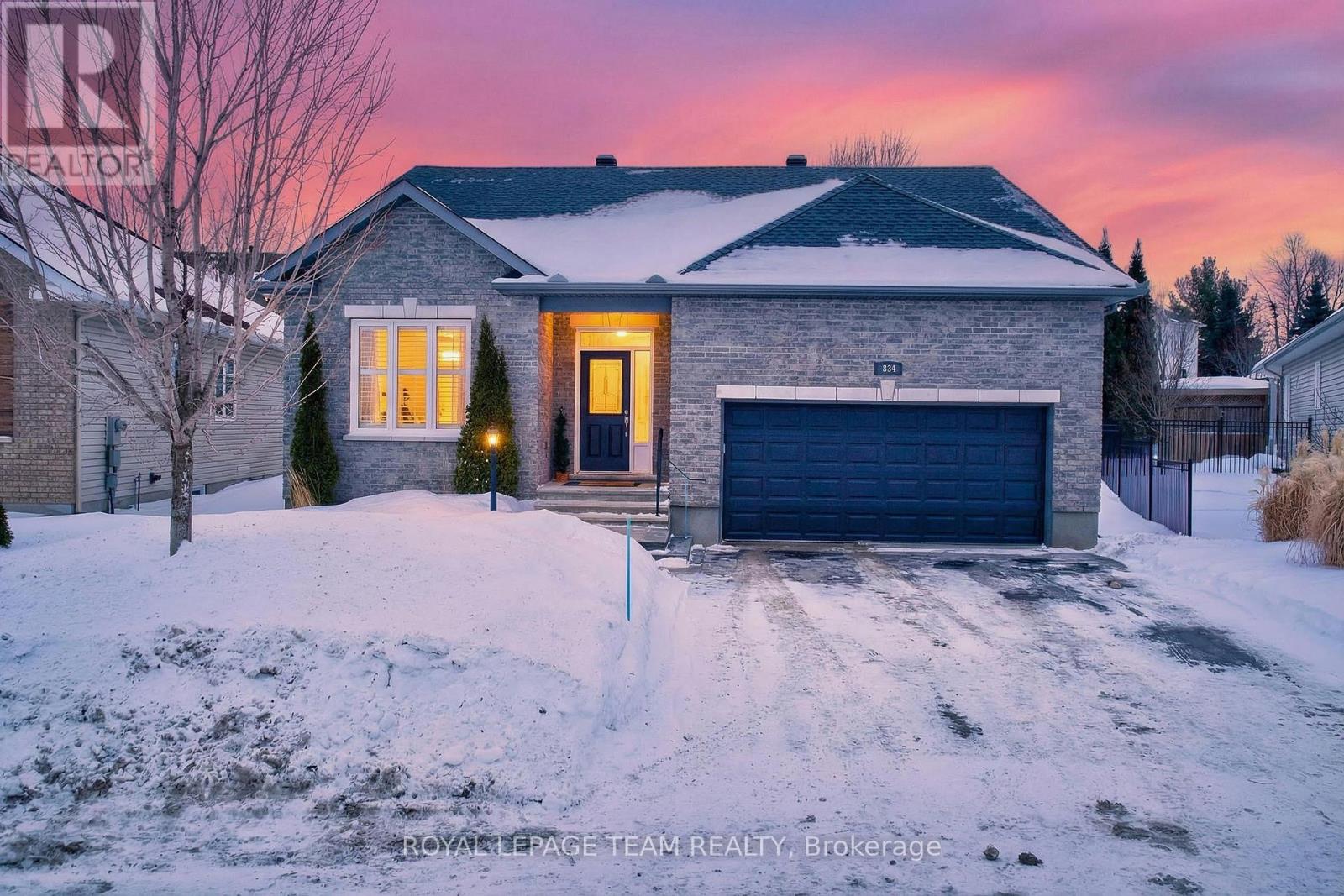 834 Rockson Crescent