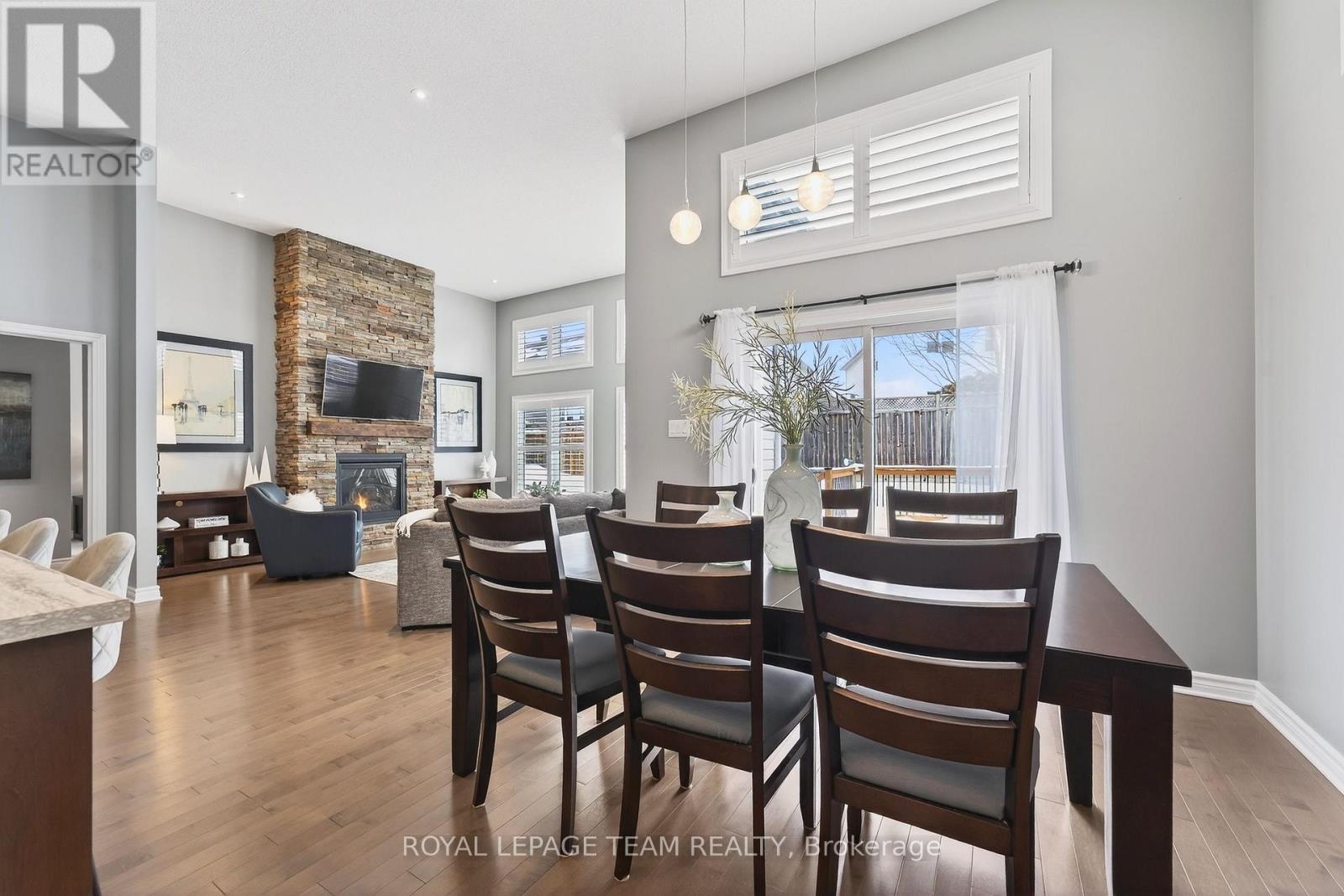 834 Rockson Crescent