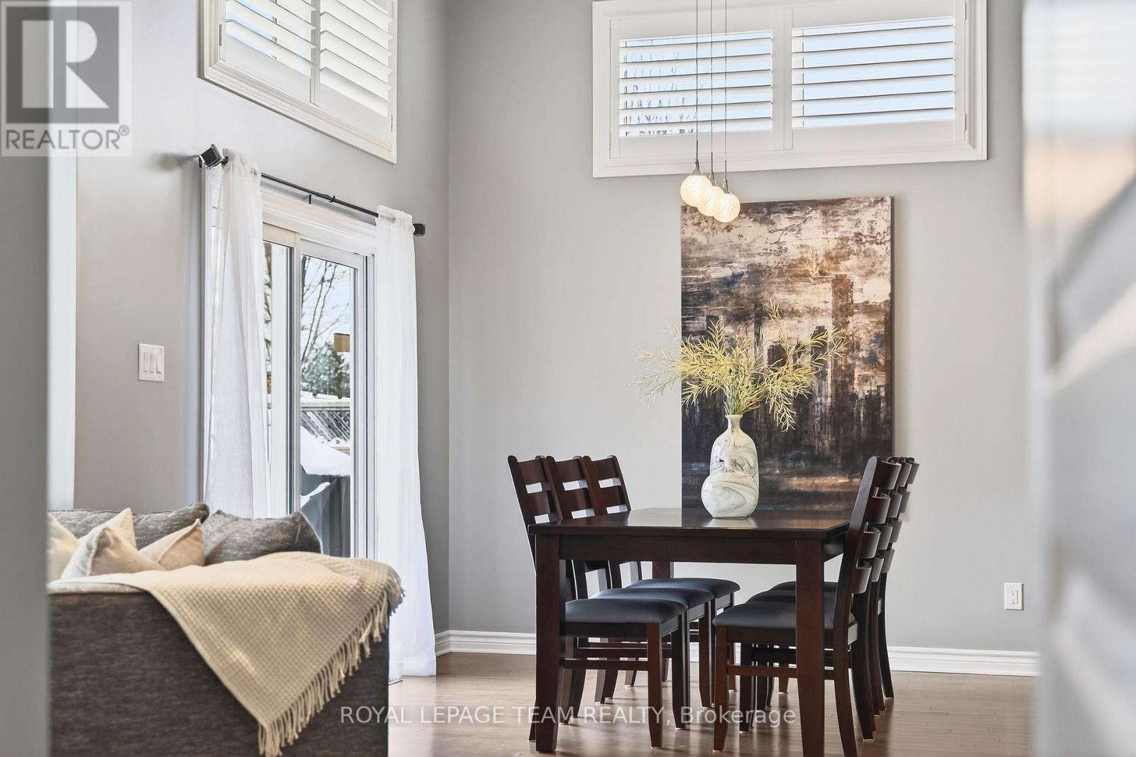 834 Rockson Crescent