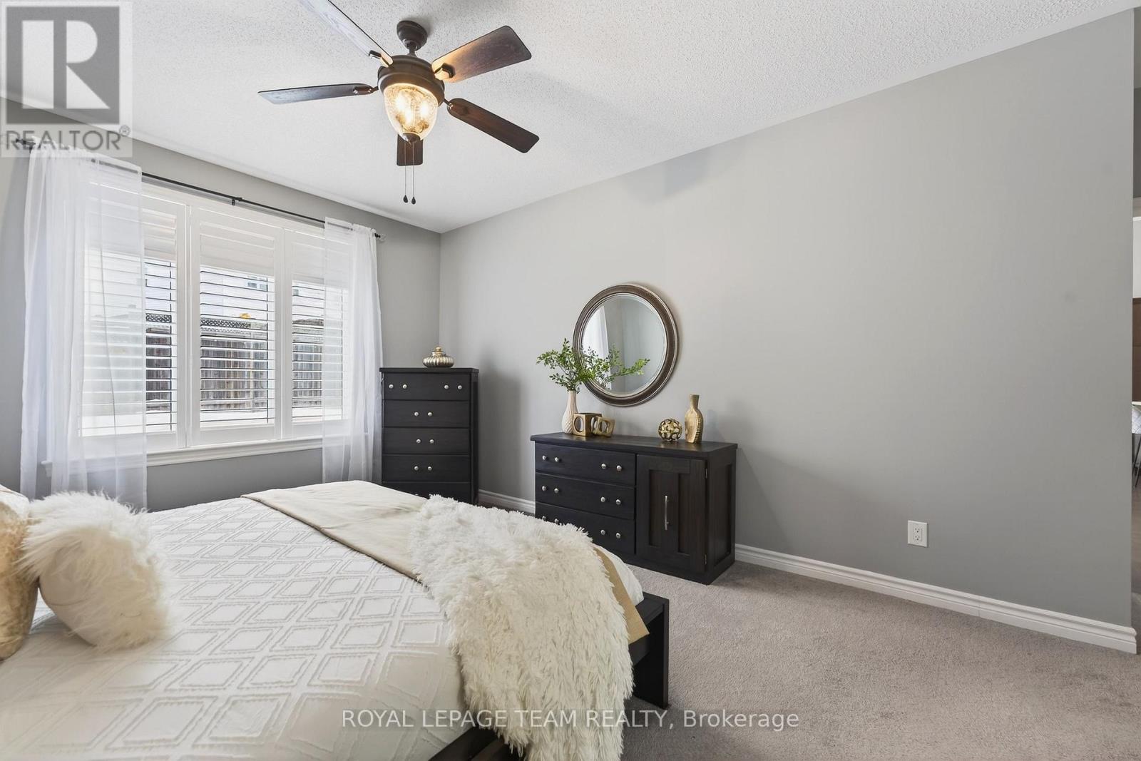 834 Rockson Crescent