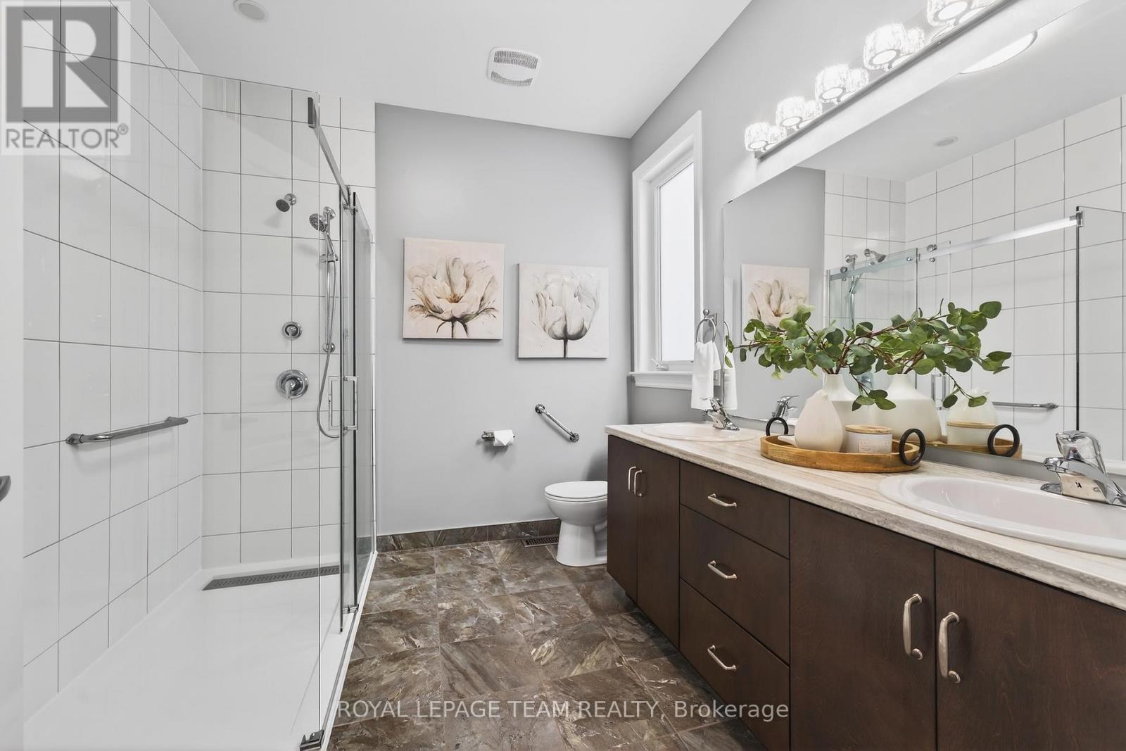 834 Rockson Crescent