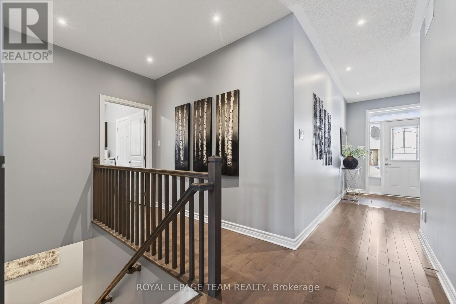 834 Rockson Crescent