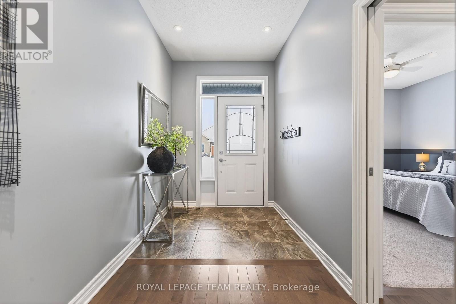 834 Rockson Crescent