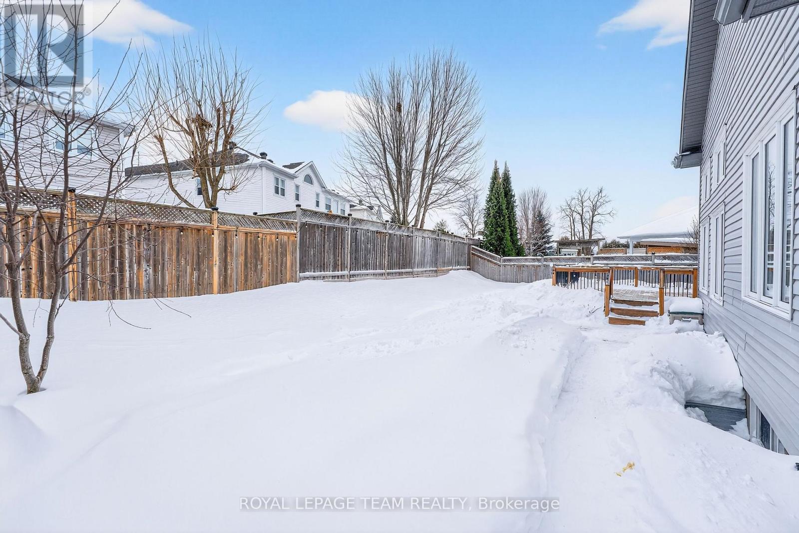 834 Rockson Crescent