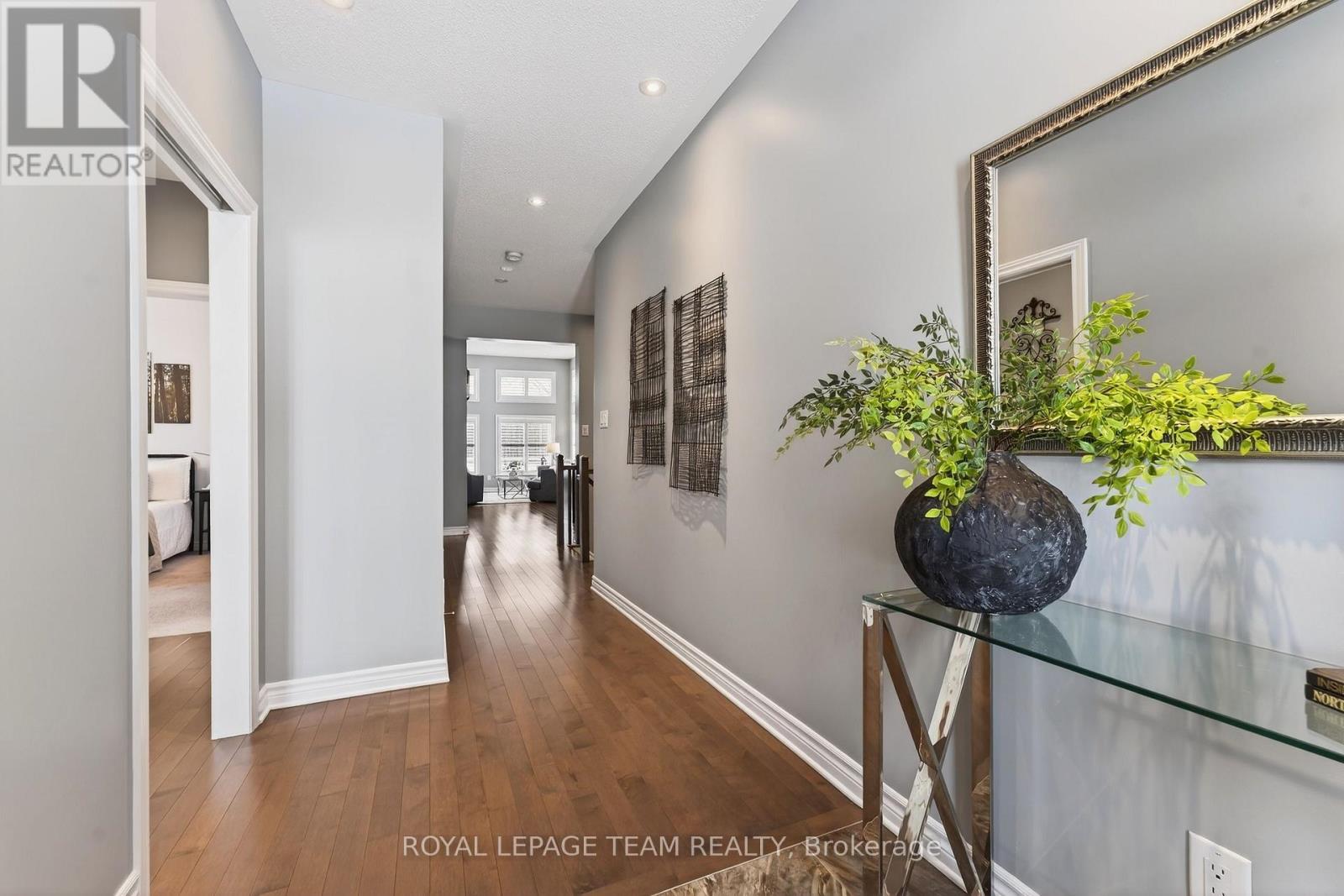 834 Rockson Crescent