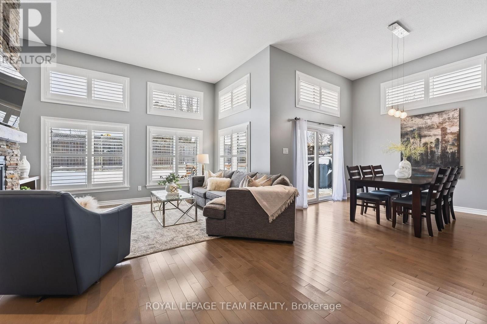 834 Rockson Crescent