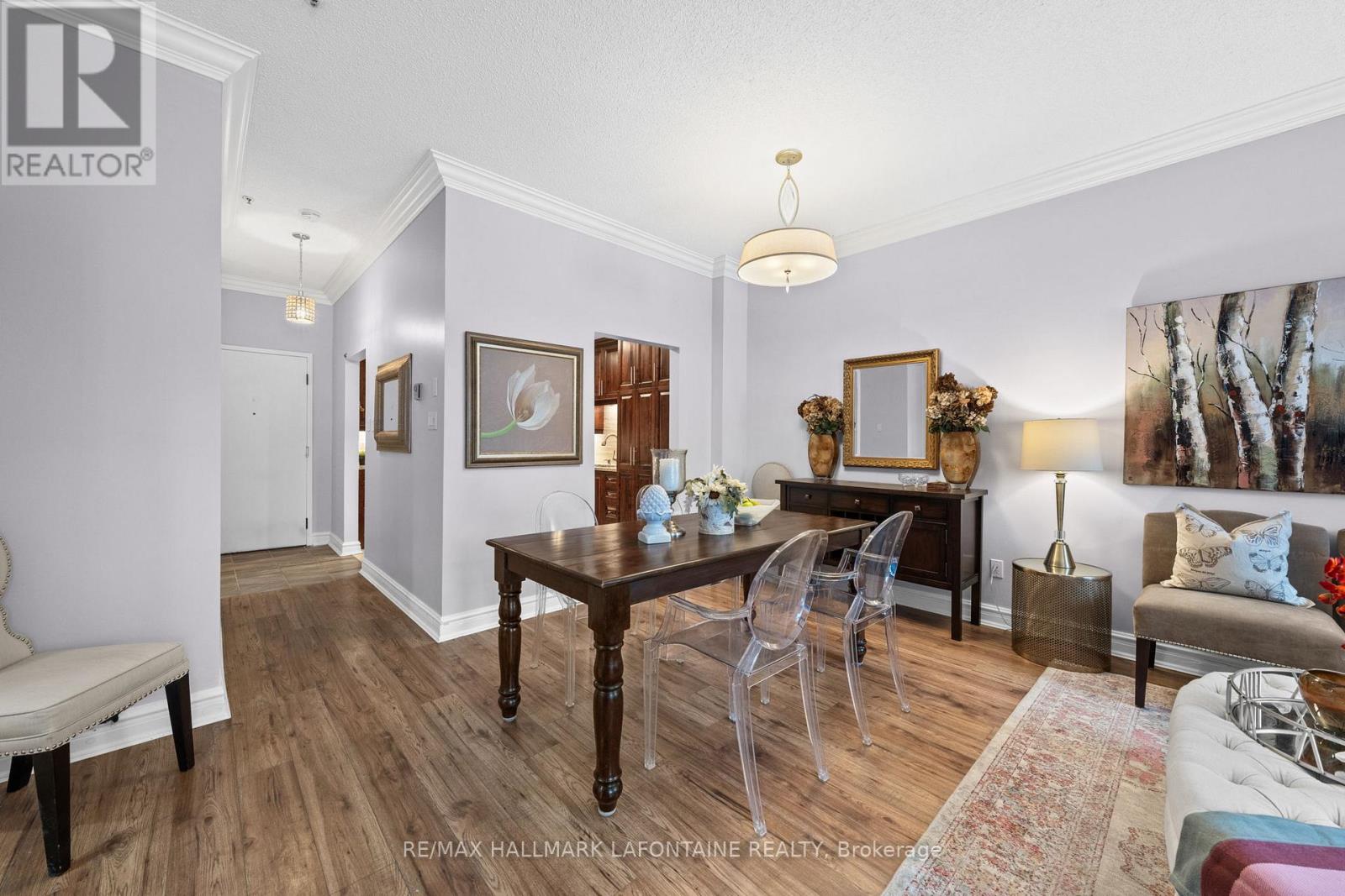 107 - 1 Rosamond Street E