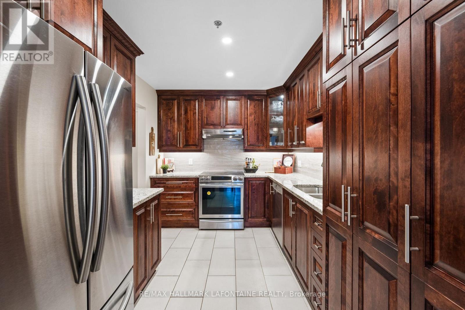 107 - 1 Rosamond Street E