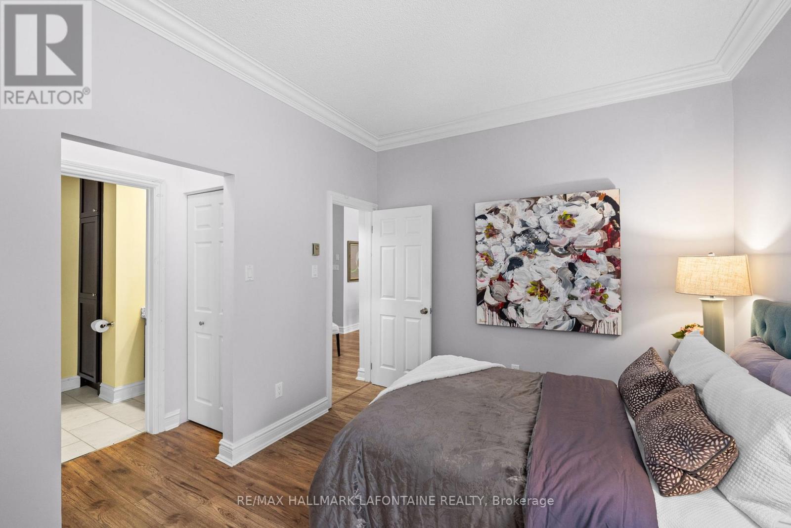 107 - 1 Rosamond Street E