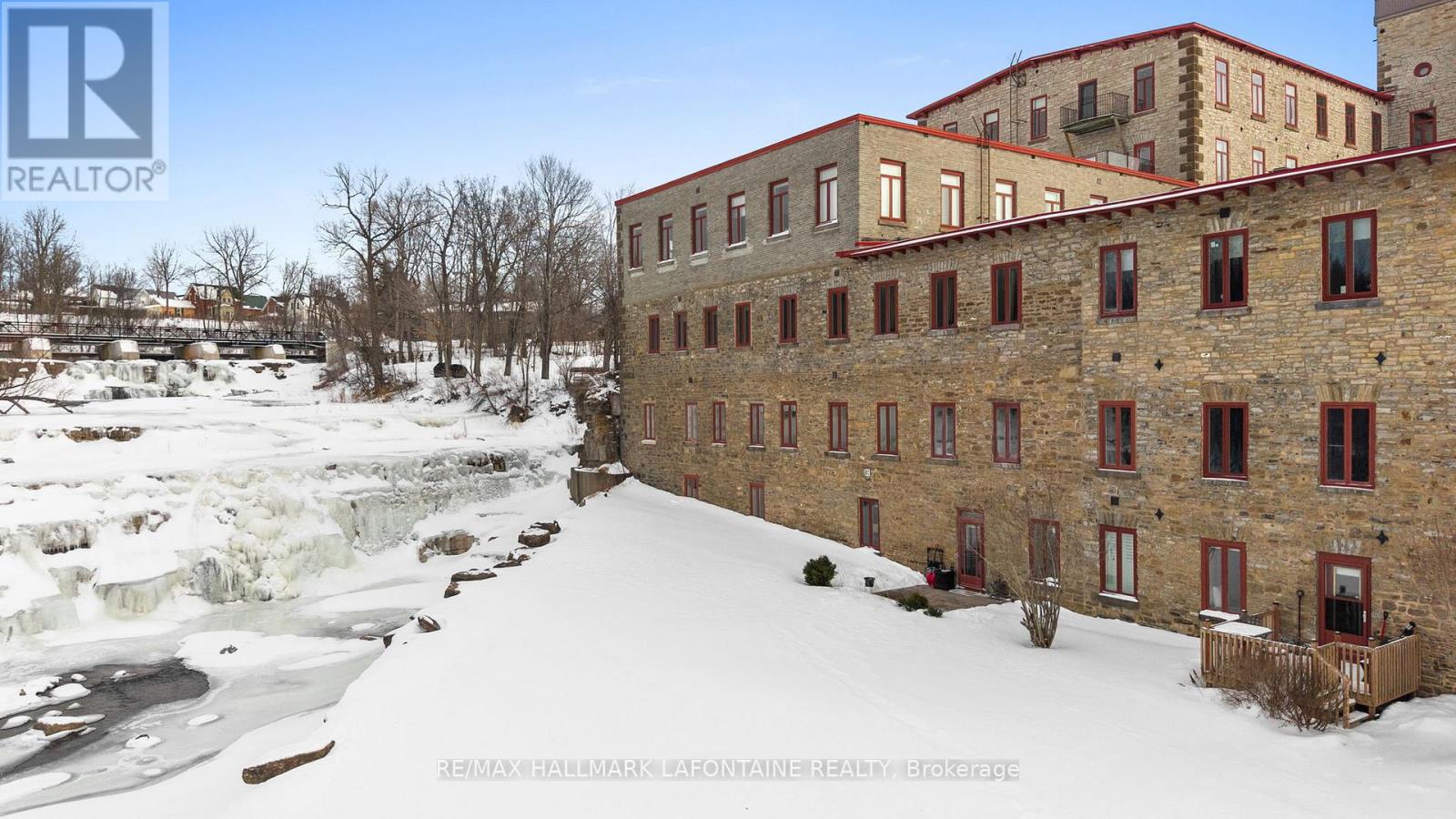 107 - 1 Rosamond Street E