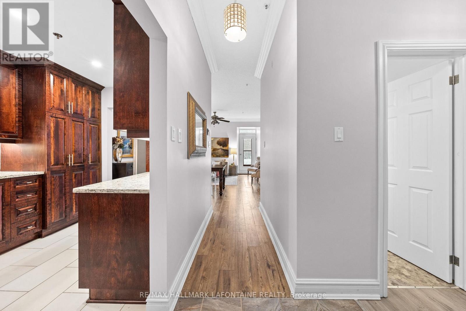 107 - 1 Rosamond Street E