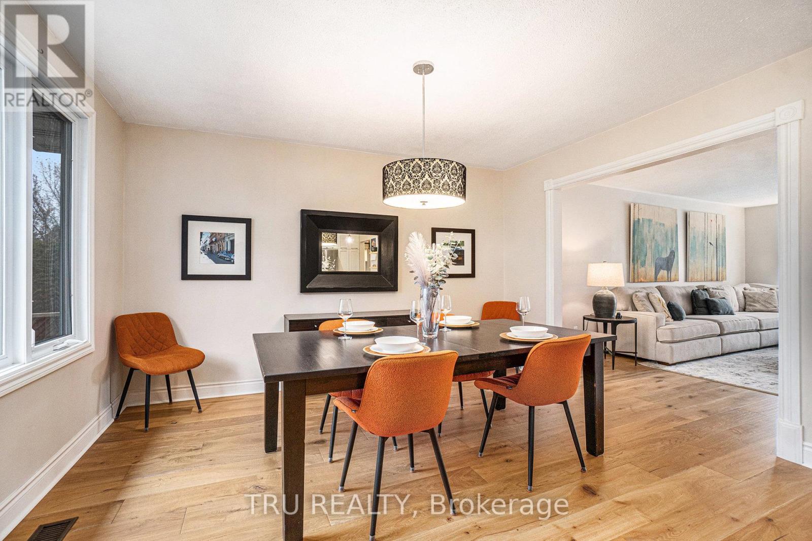 1719 Meadowview Crescent N