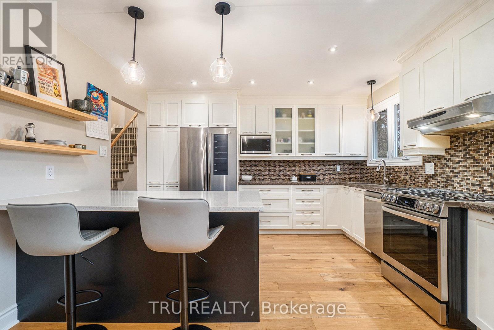 1719 Meadowview Crescent N