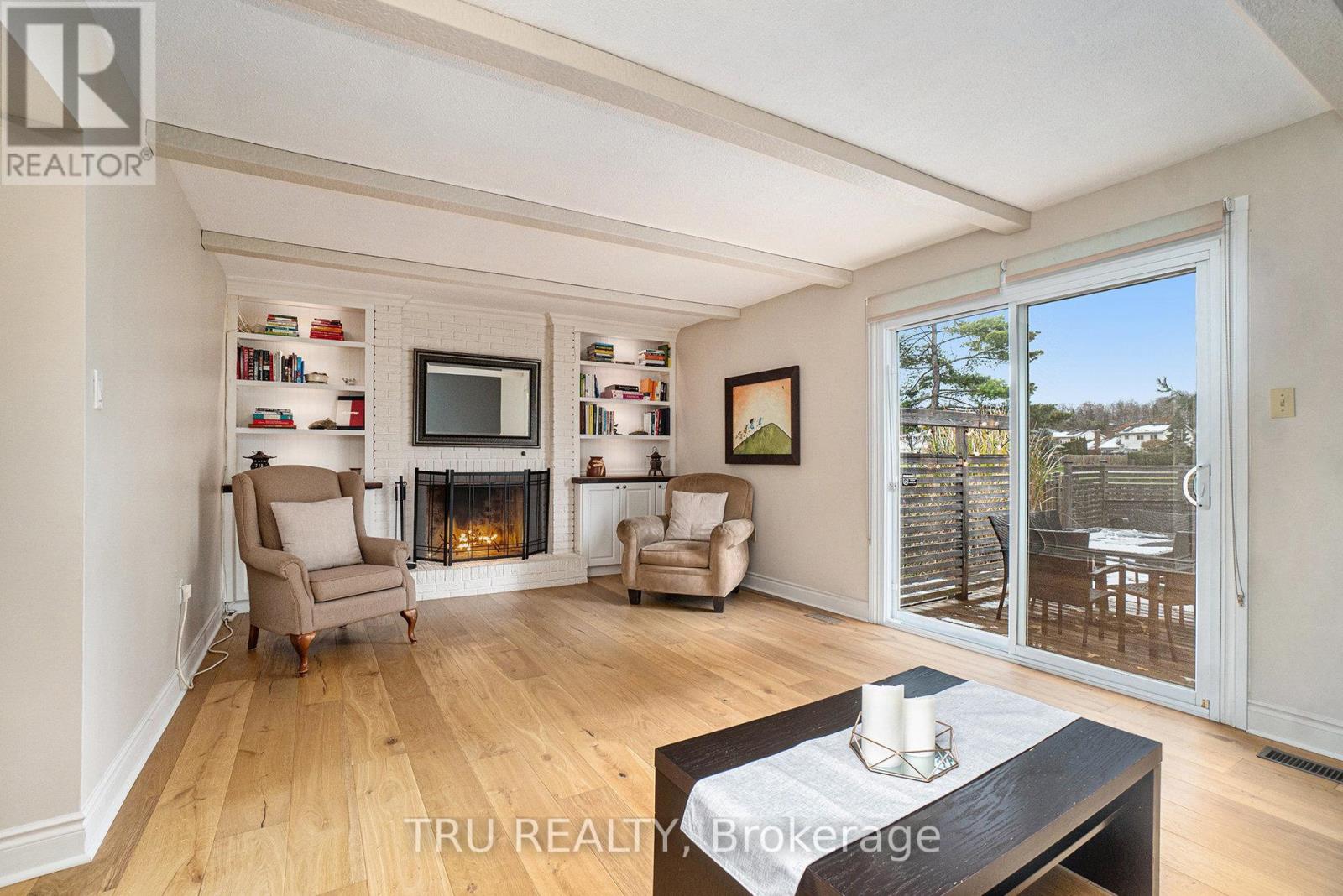 1719 Meadowview Crescent N