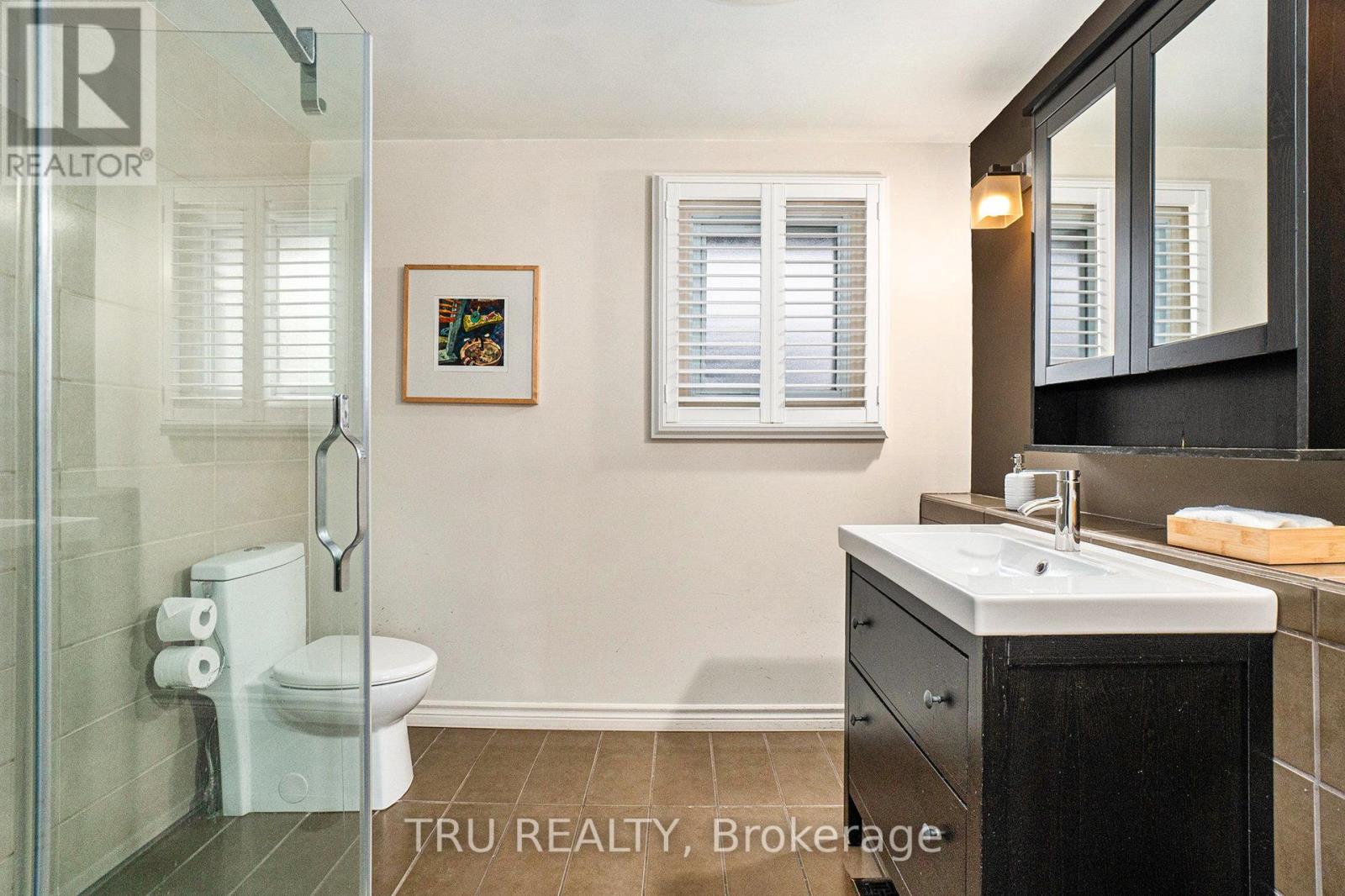 1719 Meadowview Crescent N