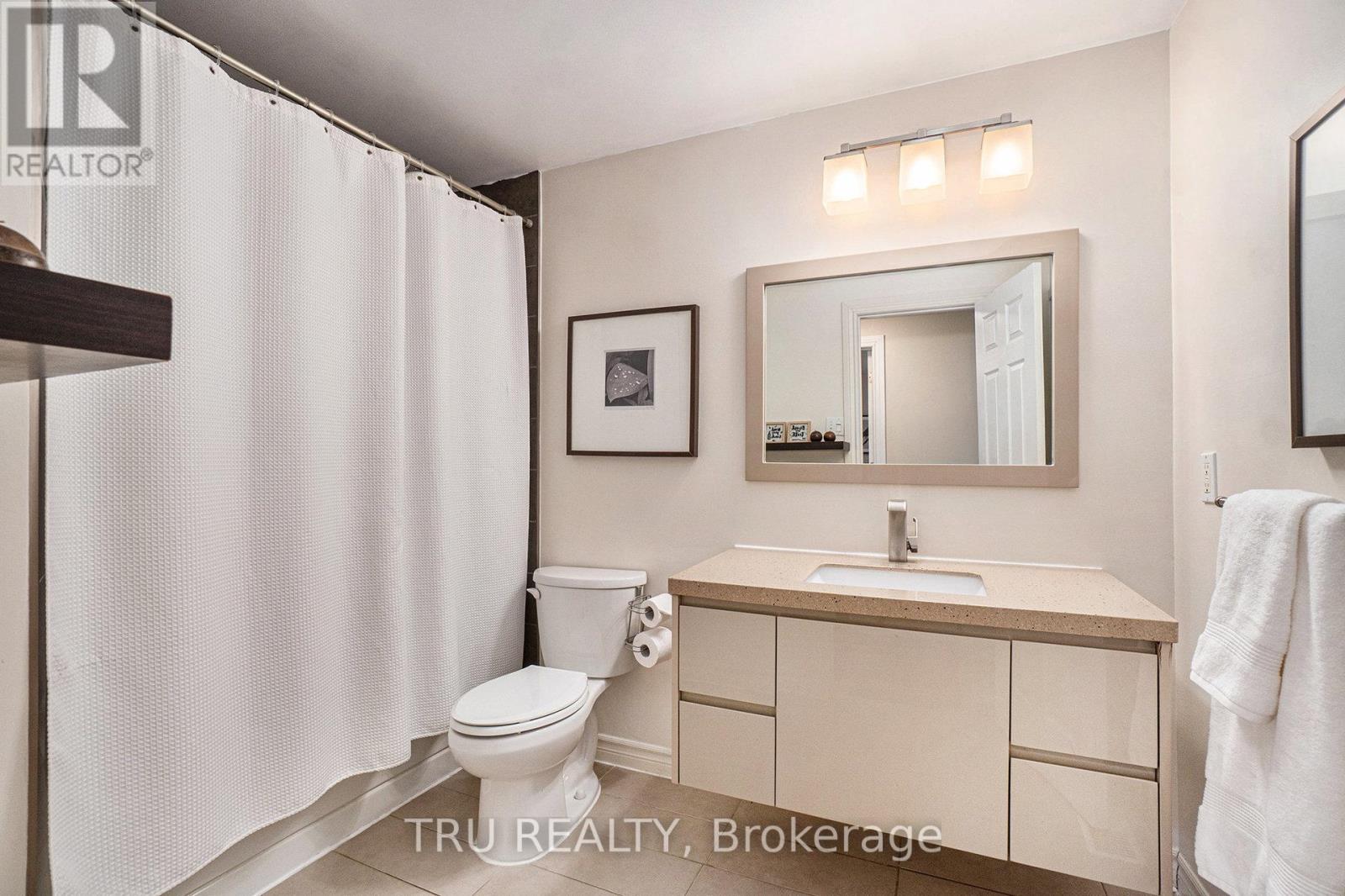 1719 Meadowview Crescent N