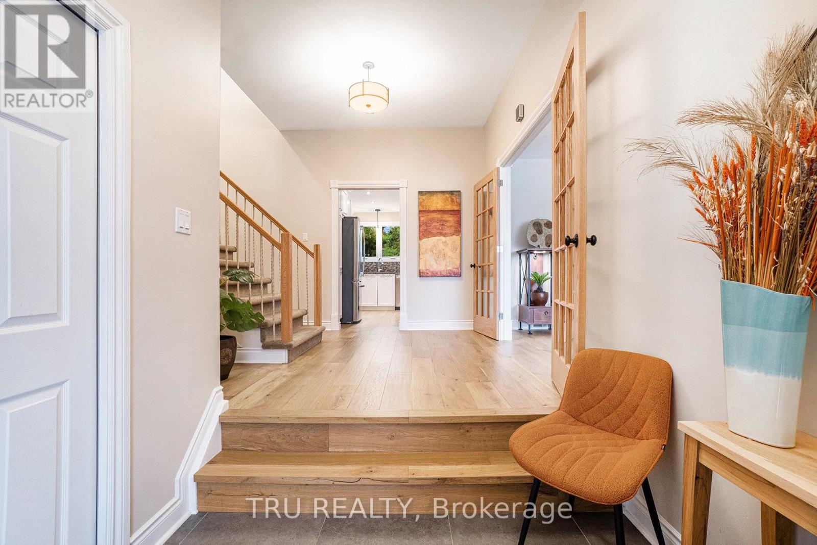 1719 Meadowview Crescent N