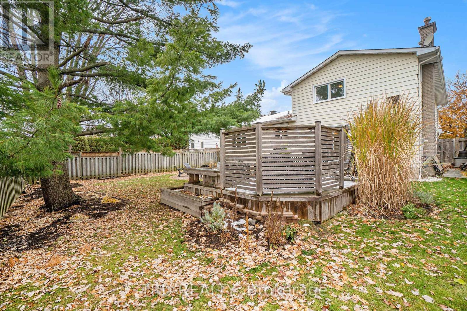 1719 Meadowview Crescent N