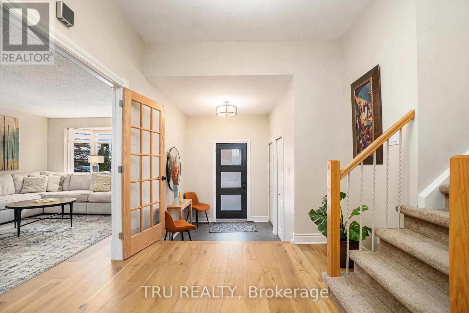 1719 Meadowview Crescent N