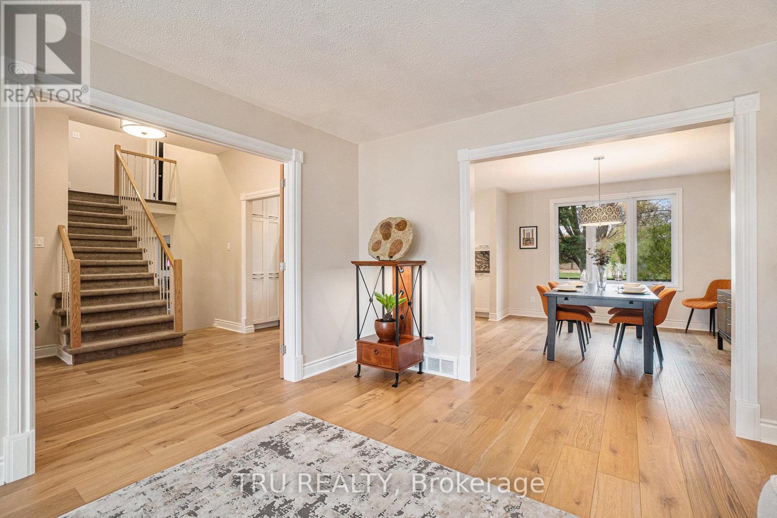 1719 Meadowview Crescent N