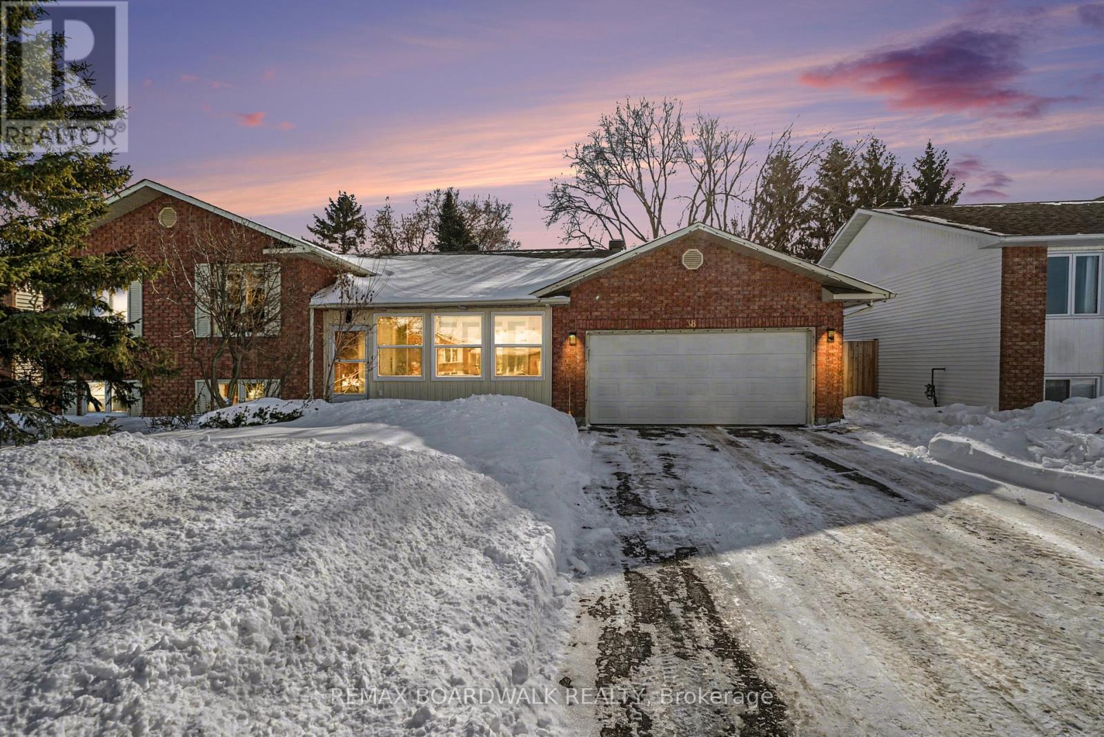 38 Lapointe Boulevard