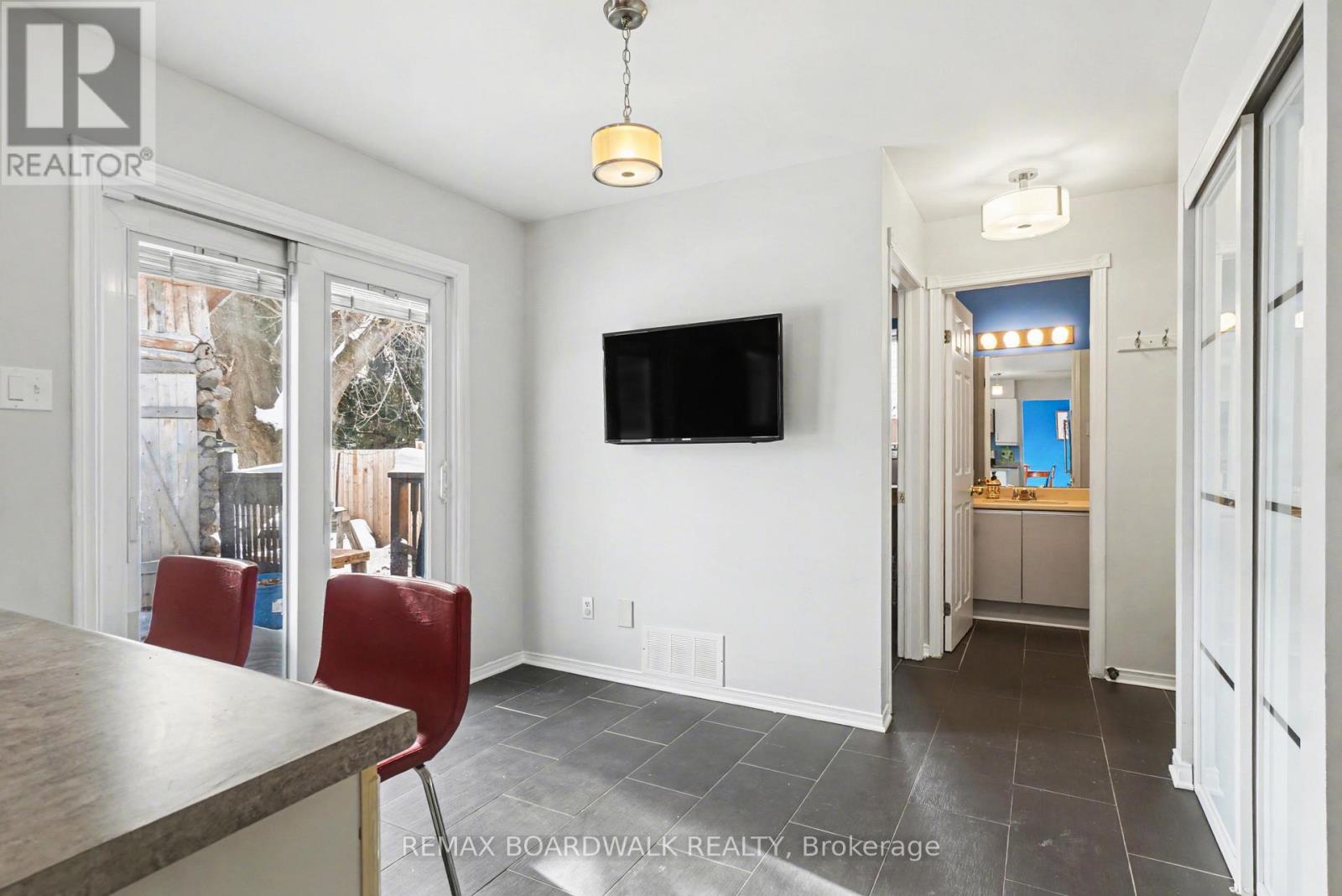 38 Lapointe Boulevard