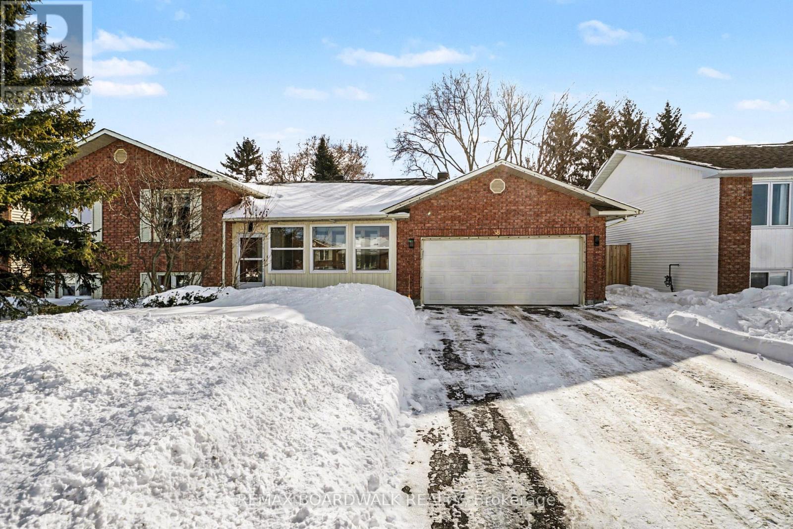 38 Lapointe Boulevard