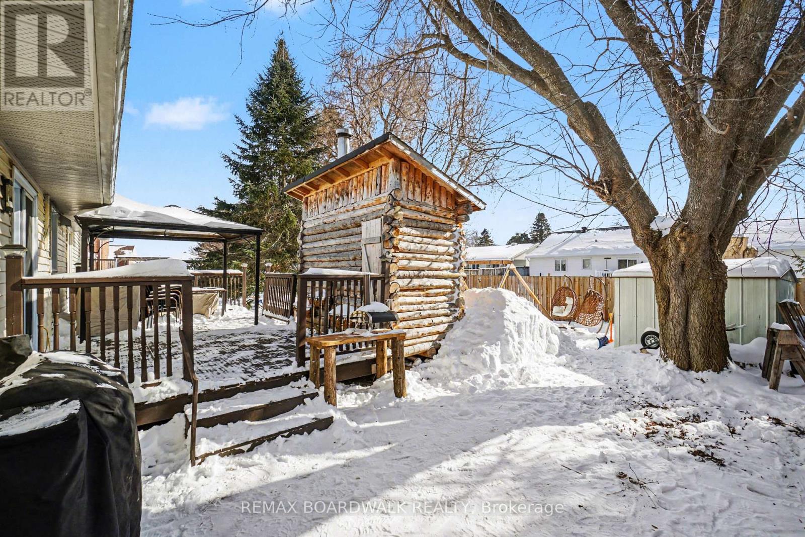 38 Lapointe Boulevard