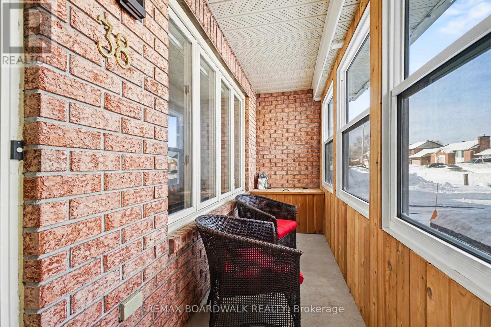 38 Lapointe Boulevard