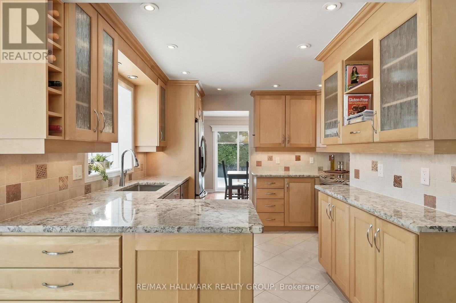 6066 Meadowhill Crescent