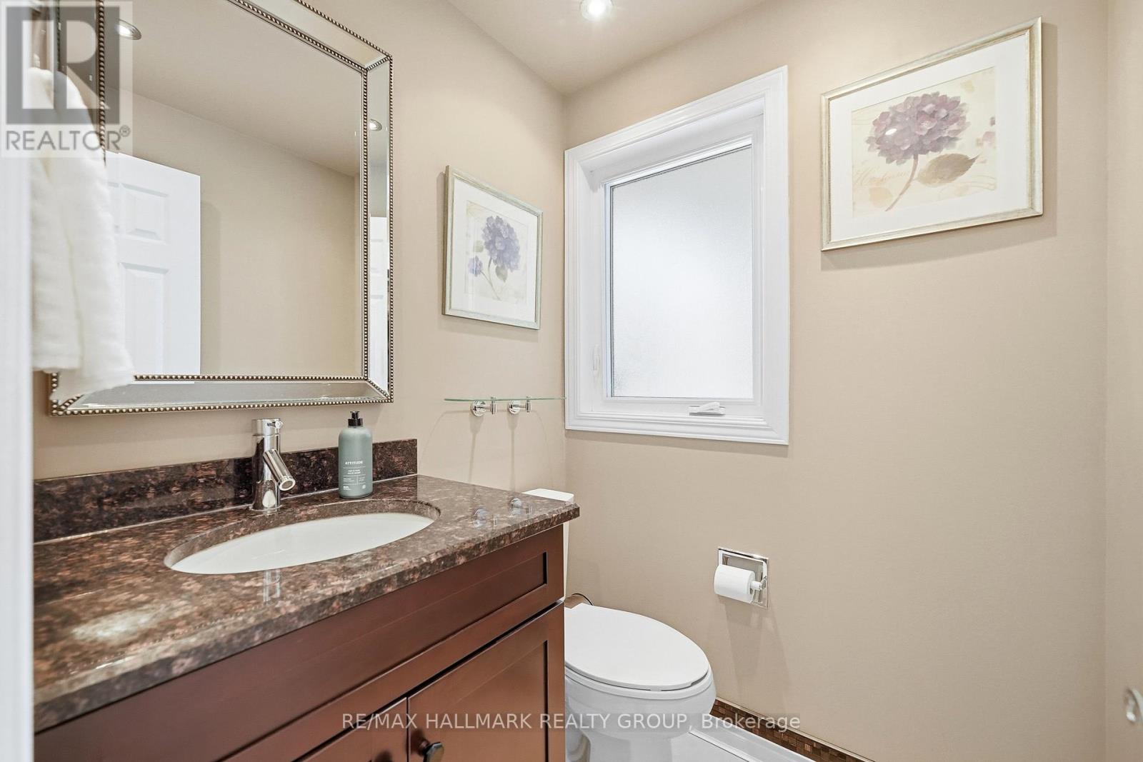 6066 Meadowhill Crescent