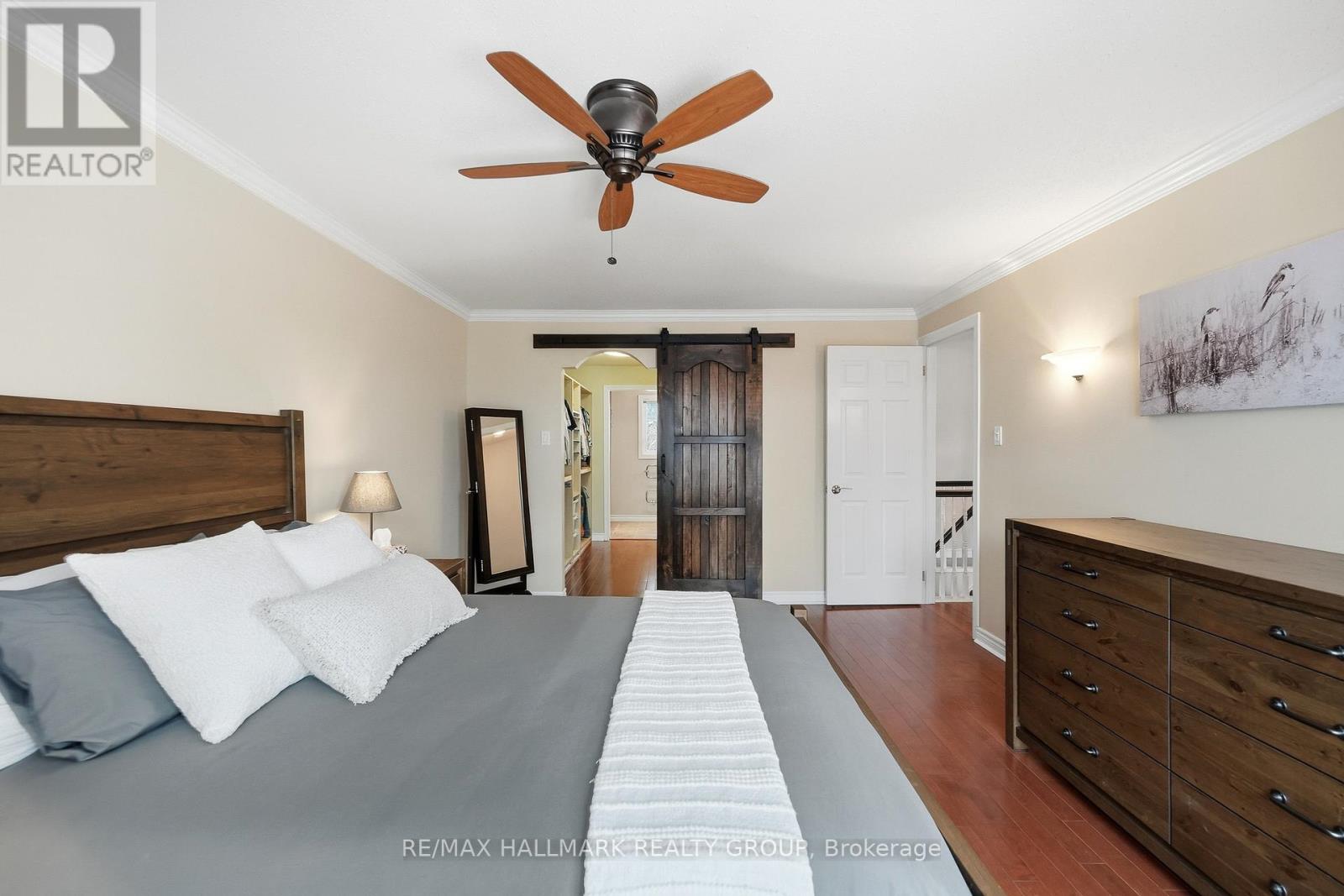 6066 Meadowhill Crescent