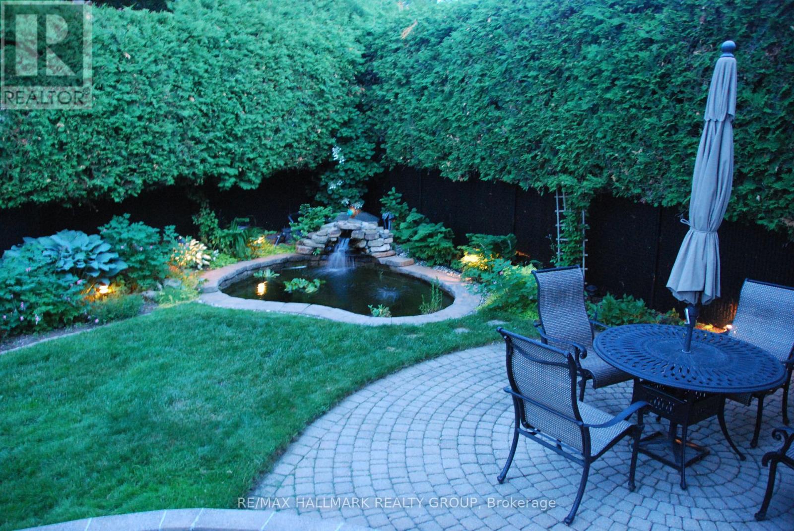 6066 Meadowhill Crescent