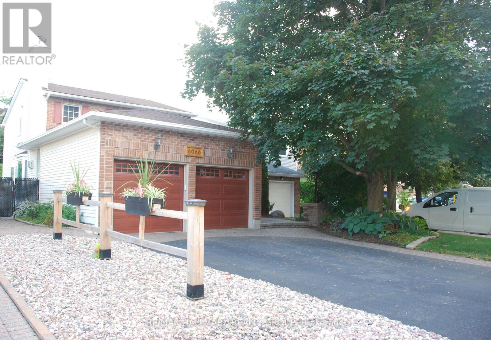 6066 Meadowhill Crescent