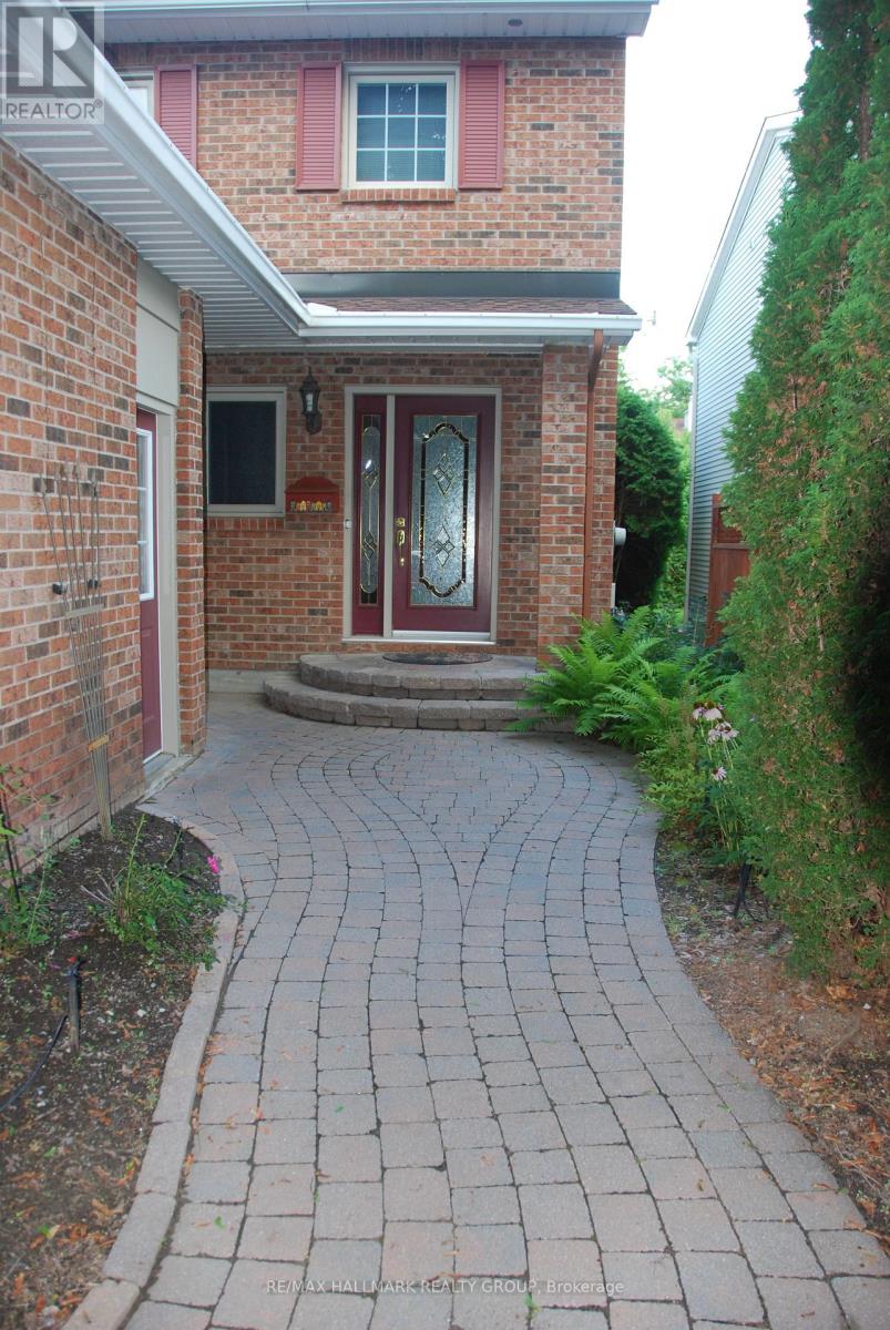 6066 Meadowhill Crescent