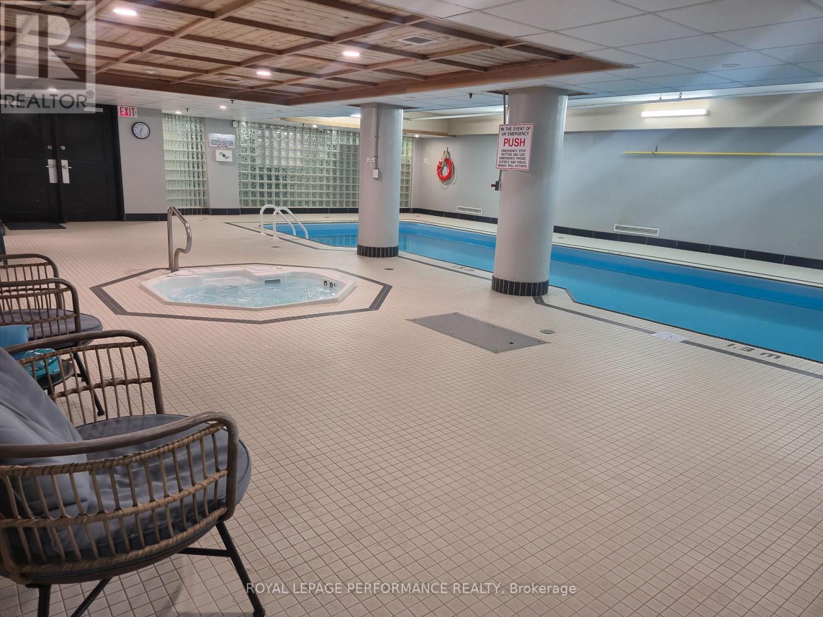 402 - 1440 Heron Road