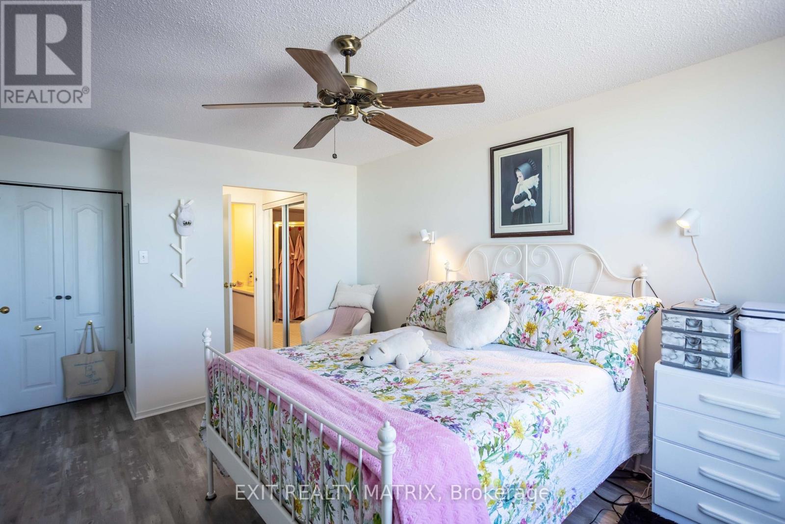 1007 - 2759 Carousel Crescent