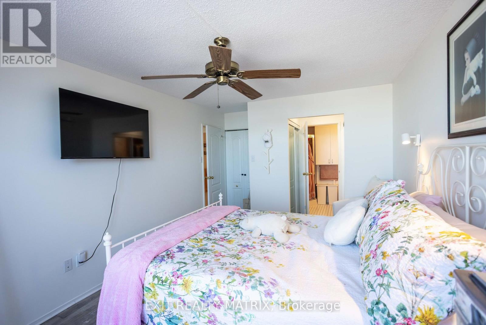 1007 - 2759 Carousel Crescent