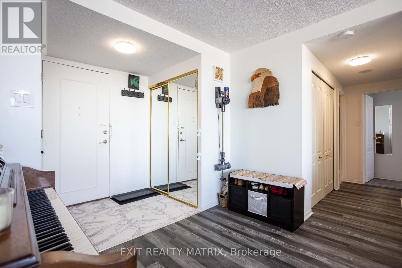 1007 - 2759 Carousel Crescent